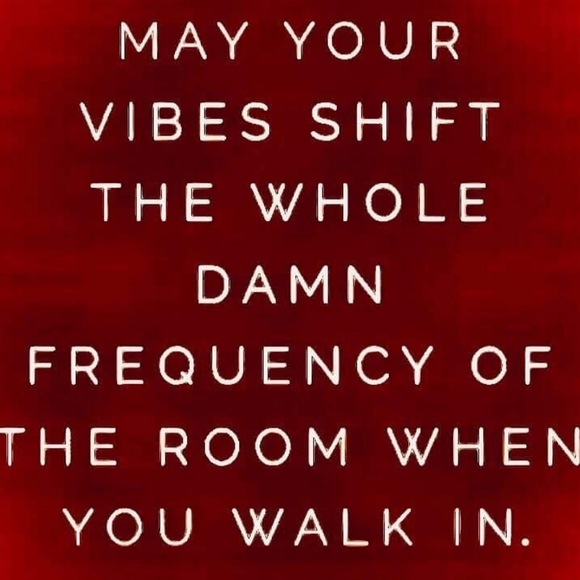 Meet your Posher, Michelle 🙇🏻♀️ - Picture 9 of 16